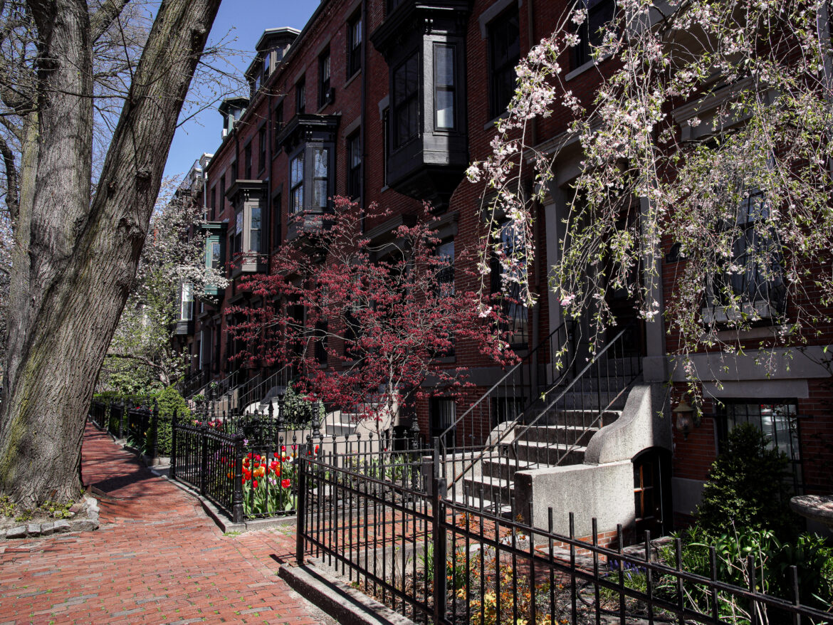A street in the Boston city center, one of the places to visit in Boston for free.